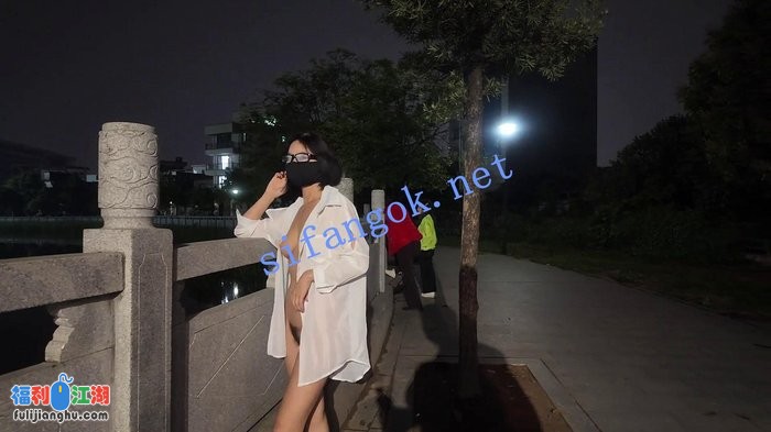 ❤️【cikaimoon】户外露出 无视路人故意露出勾引[某房原版]【1.89G】 预览图 4