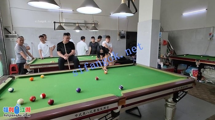 ❤️【cikaimoon】全裸台球厅打球 引一群男人开心围观[某房原版]【1.4G】 预览图 4
