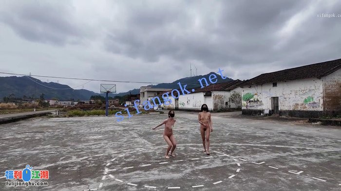 ❤️【cikaimoon】双裸女打篮球 溪流嬉戏调戏老大爷[某房原版]【2.4G】 预览图 5