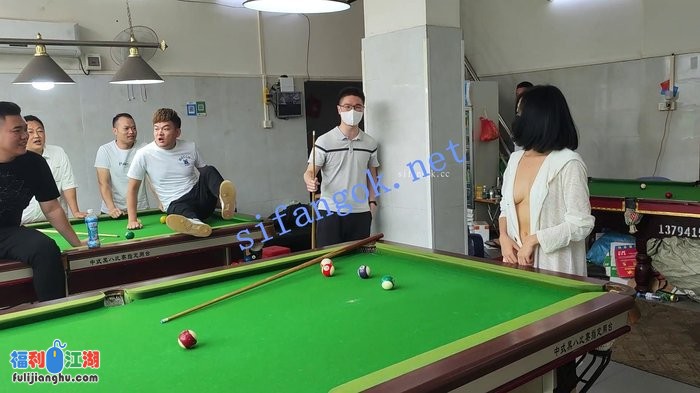 ❤️【cikaimoon】全裸台球厅打球 引一群男人开心围观[某房原版]【1.4G】 预览图 5