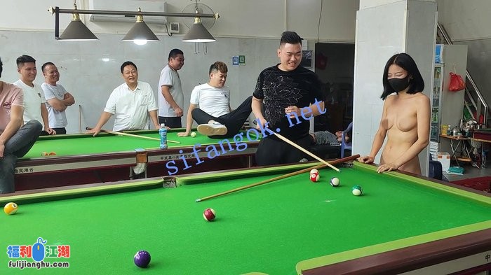 ❤️【cikaimoon】全裸台球厅打球 引一群男人开心围观[某房原版]【1.4G】 预览图 1