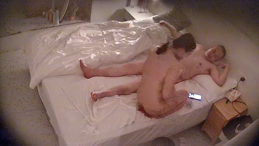 大学城民宿 1-9 又见妓女小姐姐接客 大哥也是个快枪手 搞一半还软了 都不敢怎么动 基本是小姐姐自动 预览图 3