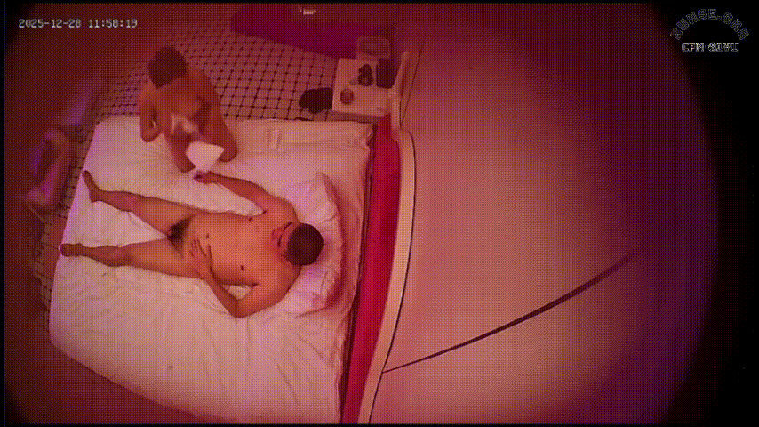 上帝视角 12-29 巨乳妓女生意不错 一天侍候两位嫖客 别家都是波推 她再加个臀推 所以屁股大就是有优势 预览图 1