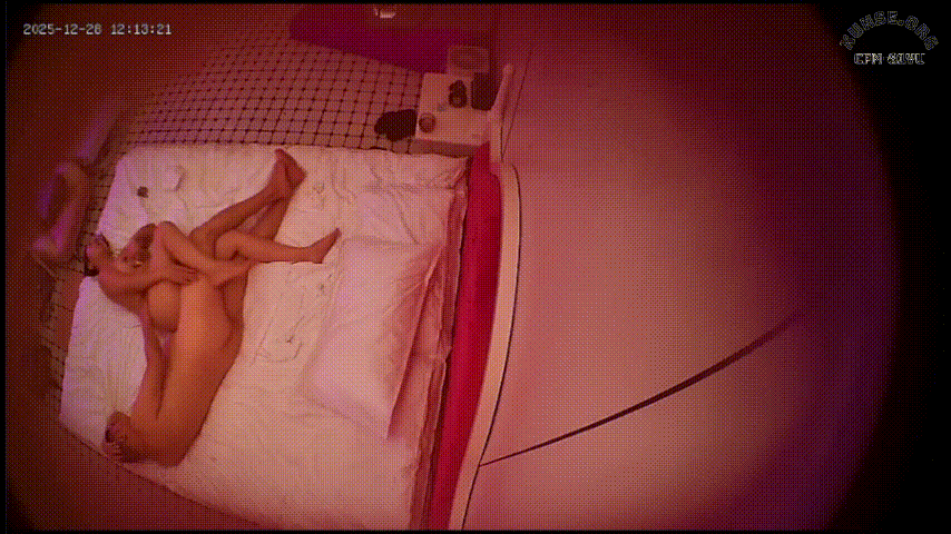 上帝视角 12-29 巨乳妓女生意不错 一天侍候两位嫖客 别家都是波推 她再加个臀推 所以屁股大就是有优势 预览图 6