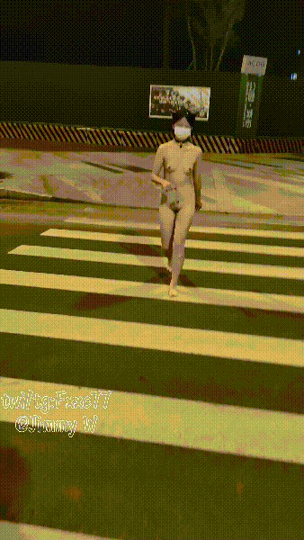 ⚫️12月新品，成都双流户外高价定制任务【Fxxc77】全裸小母狗乳夹电动道具夜行路边自慰第2-3段(2V) 预览图 6