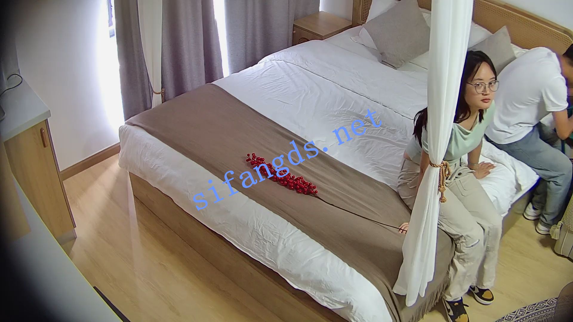 ⏪20250714⏩在体力不济的间隙我用自慰棒填补女友瘙痒的小穴 预览图 2