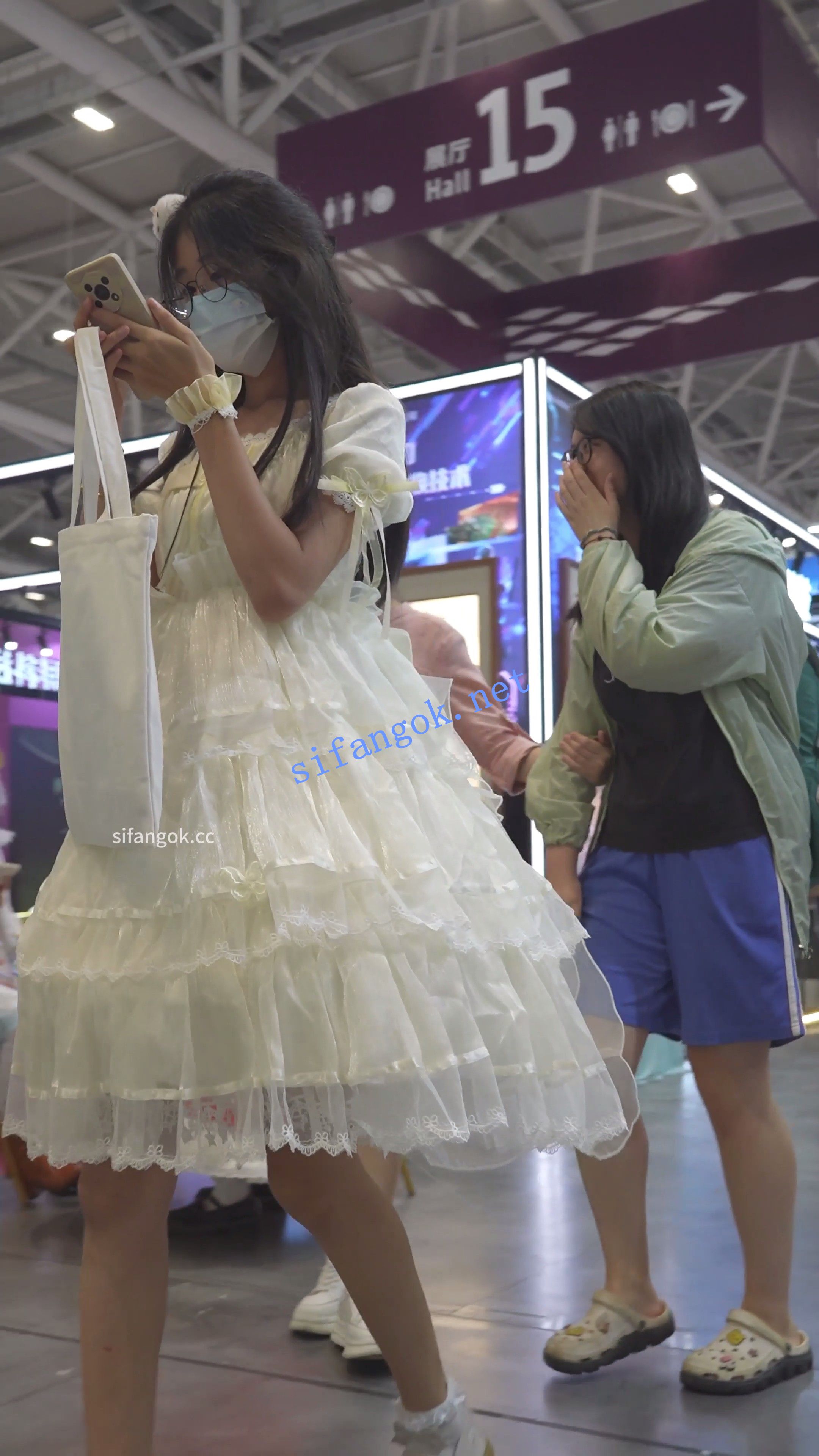 【xxn-340】白色lo裙小学妹..展台看表演被CD窄内侧面露毛 预览图 1