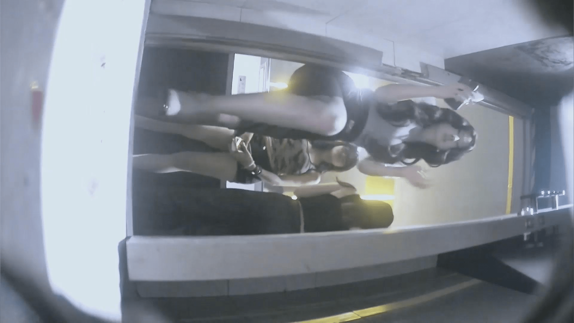 十二月最新流出❤️夜总会酒吧女厕后拍各种黑丝高跟 增高鞋美女喝多了扣喉呕吐 预览图 1