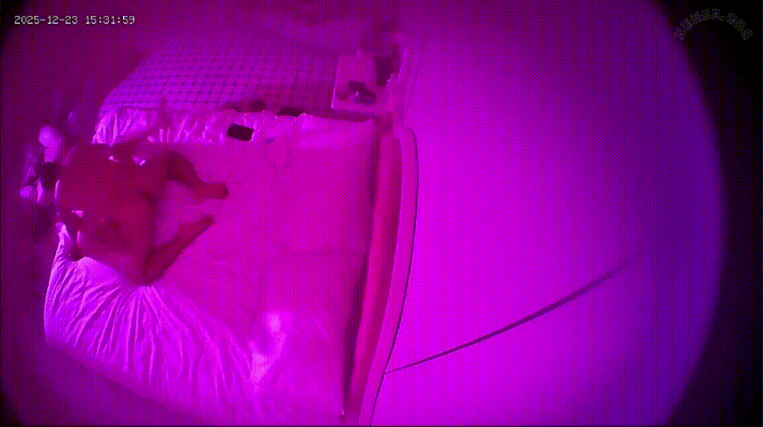 上帝视角 12-24 很漂亮的一个妓女小姐姐 连续三天接客不同男子 胸推口交全有 床上操到床下 累并快乐 预览图 4