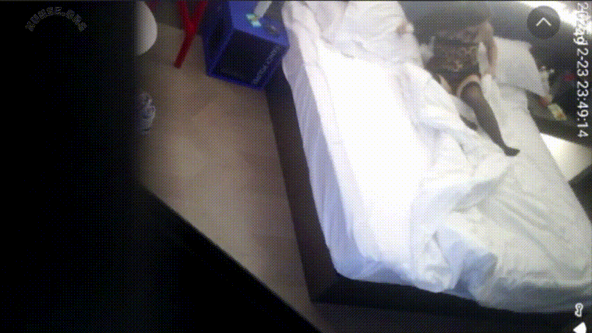 天眼1号房 12-24 漂亮女人有一对吊钟乳 换上情趣套装跟情人盘肠大战 男人后入猛操 奶子疯狂甩动 预览图 1