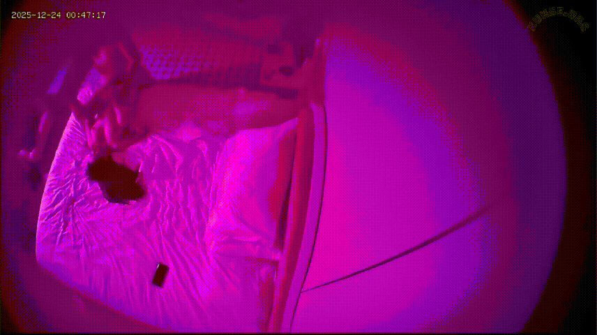 上帝视角 12-24 很漂亮的一个妓女小姐姐 连续三天接客不同男子 胸推口交全有 床上操到床下 累并快乐 预览图 6