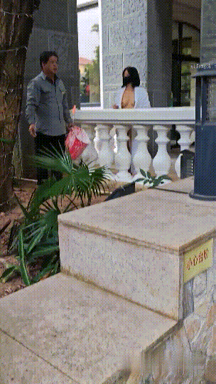 ⚫️天花板露出狂人【cikaimoon】12月新作，全裸温泉，按摩，洗头被揩油摸奶(3V) 预览图 3