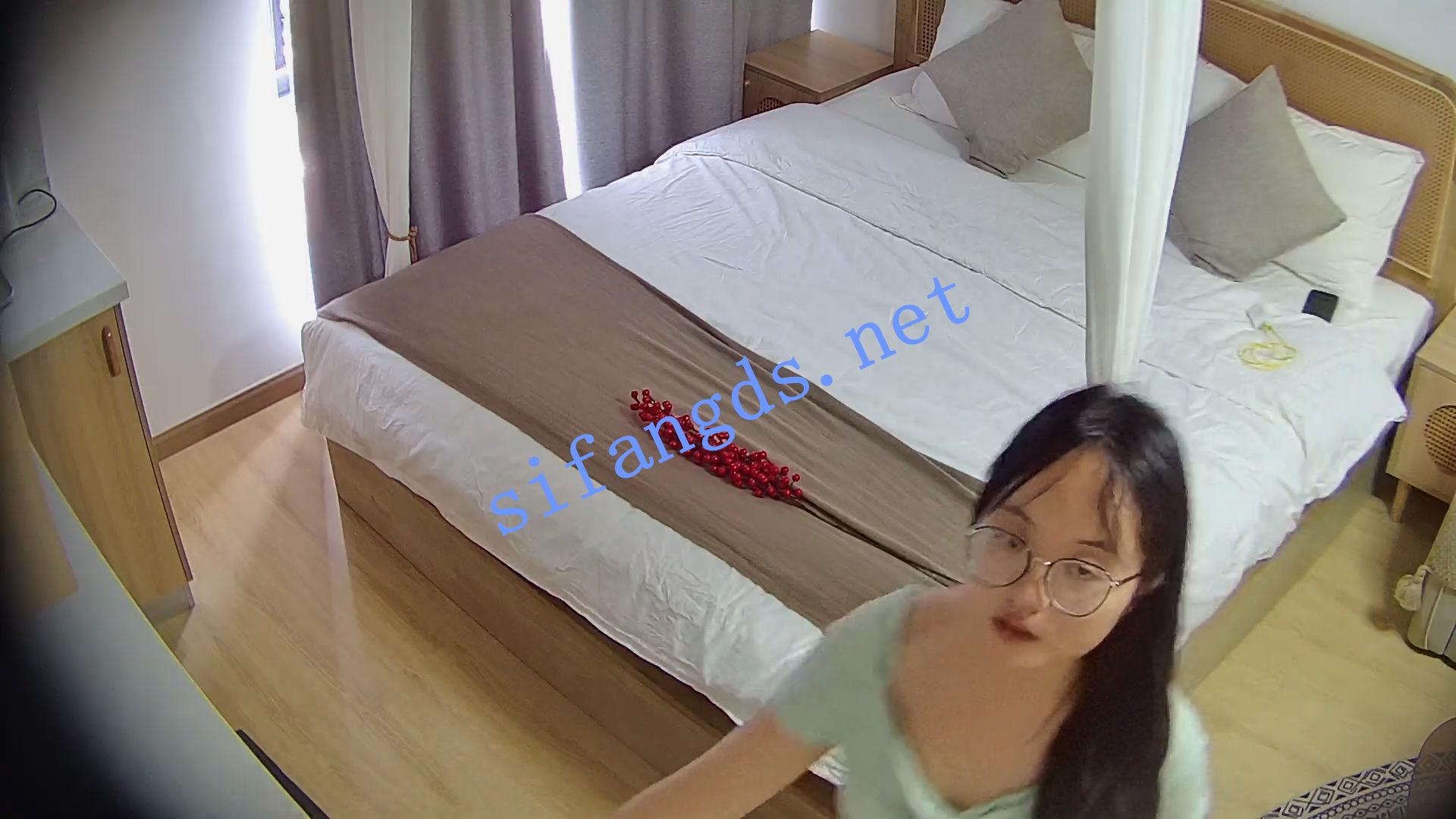 ⏪20250714⏩在体力不济的间隙我用自慰棒填补女友瘙痒的小穴 预览图 4