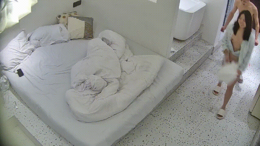 大学城12-21 女生后面进来 操完洗完澡就走了 异地恋就是饥渴 操个逼还要打灯拍个视频 留着回去自己撸 预览图 8