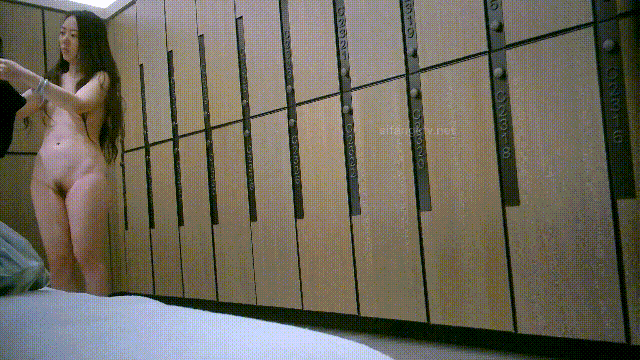 ⚫️澡堂子真实偷拍淋浴洗澡的年轻小姐姐阴毛浓密乳头粉嫩嫩的真养眼 预览图 8