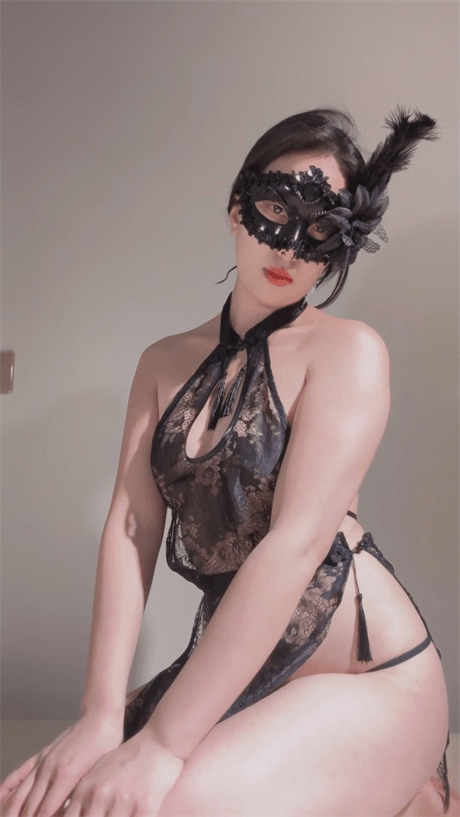 ❣️推荐❣️快手颜值御姐【白佑美】好身材大长腿，逼毛性感，裸舞诱惑，足交圣体5V 预览图 1