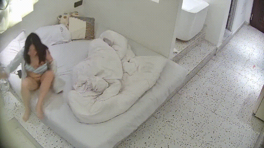 大学城12-21 女生后面进来 操完洗完澡就走了 异地恋就是饥渴 操个逼还要打灯拍个视频 留着回去自己撸 预览图 7