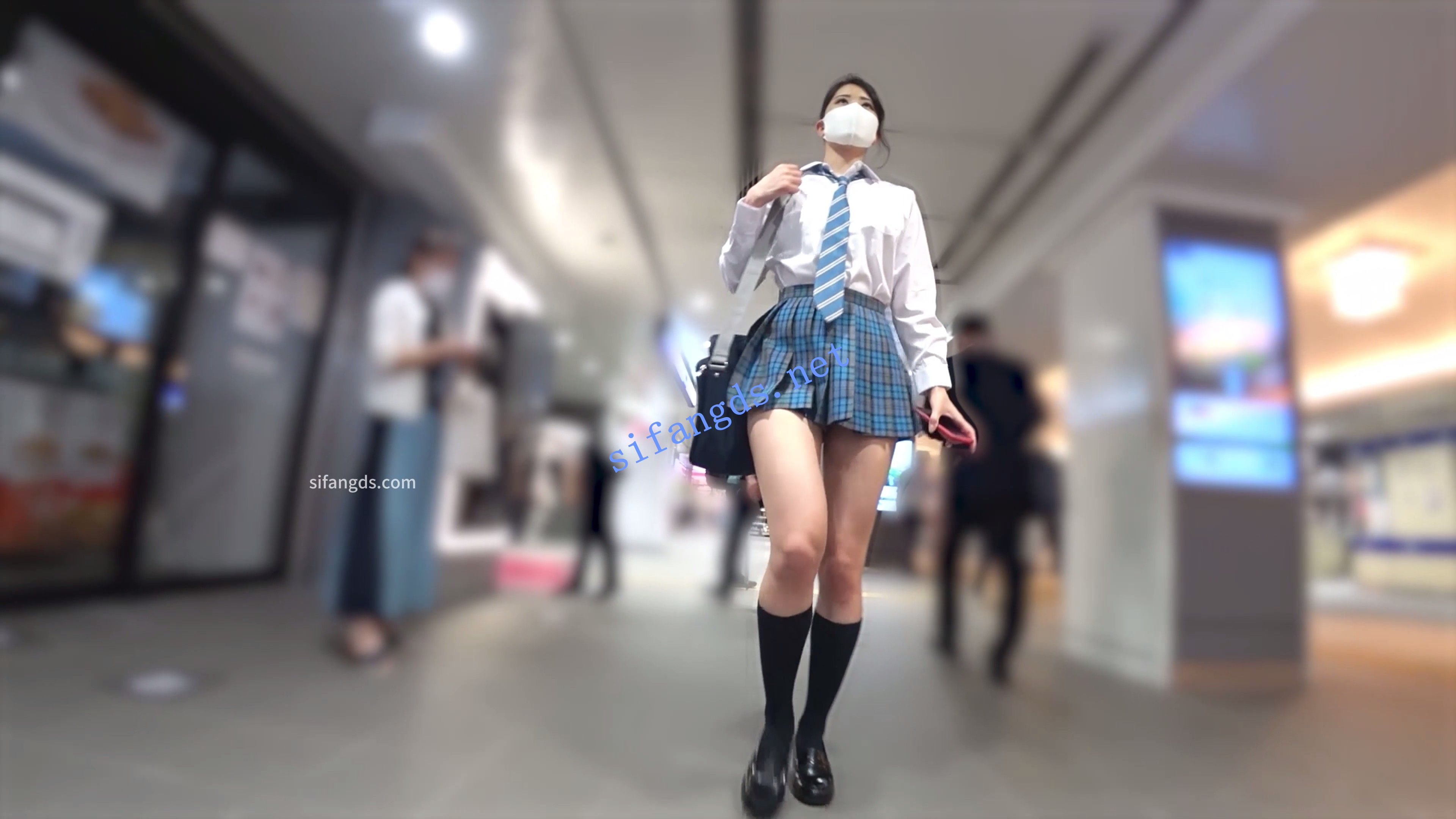 【日产精选】039顶级摆拍！170长腿jk妹扒开丁字裤露13 预览图 1