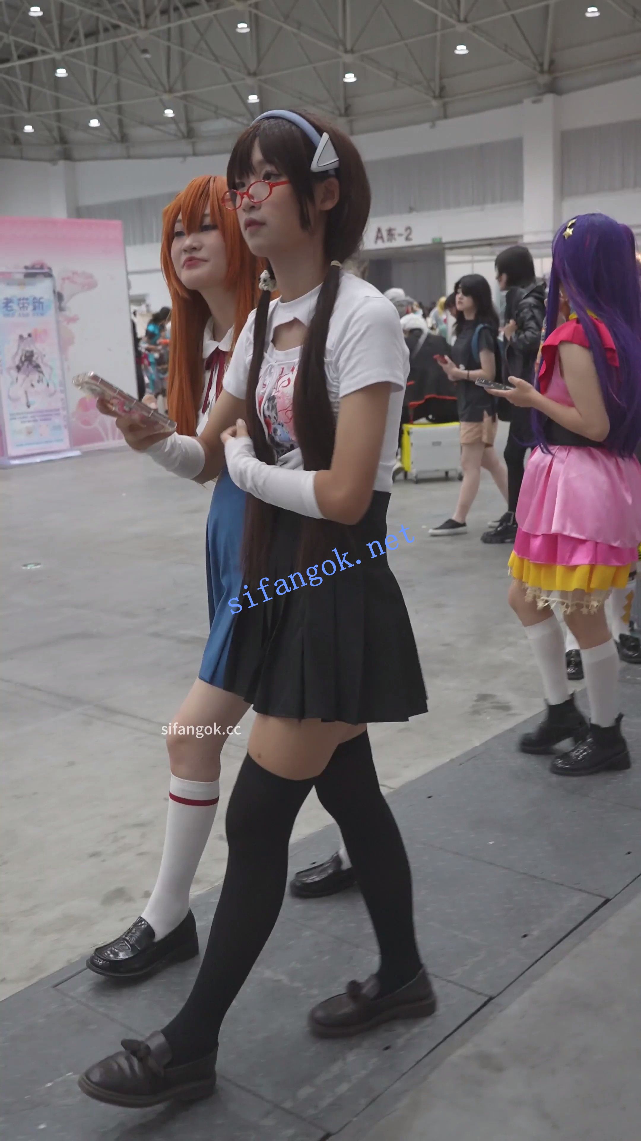 【xxn-337】超短百褶裙双马尾小姐姐..跟拍花纹内坐下走光 预览图 1