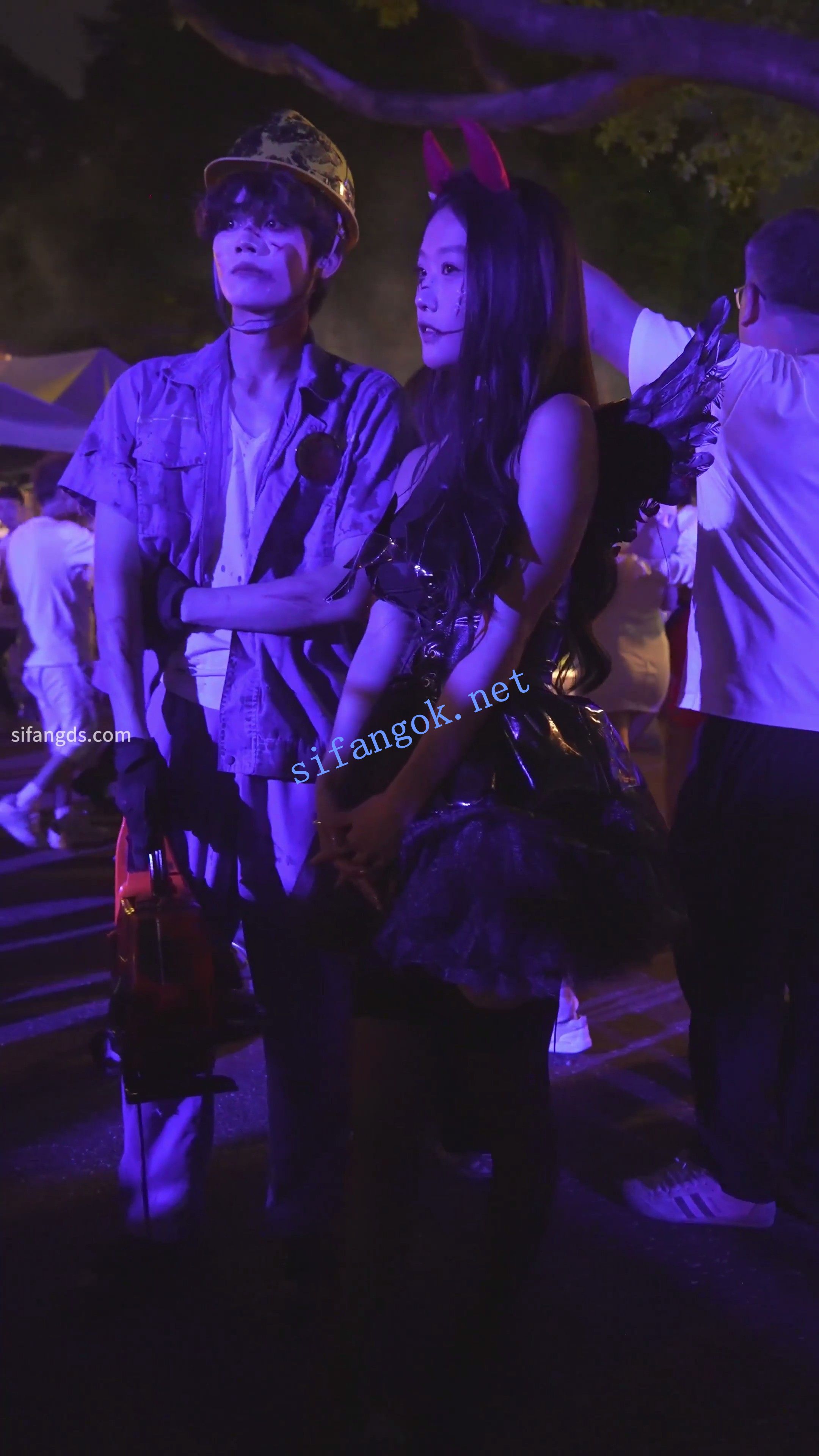 (BC-AA-611)黑丝吊带袜蕾丝裙小姐姐..逛街被开灯CD反差白内 预览图 1