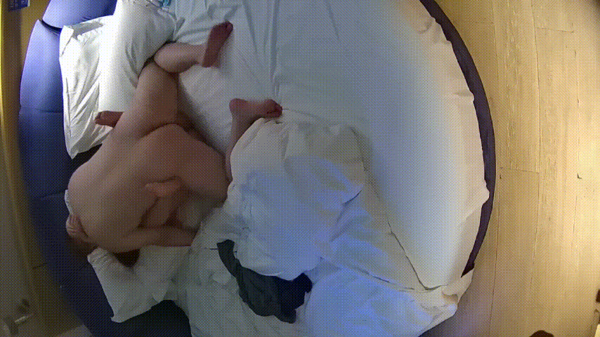 情趣台 12-17 胖男人带极品微胖媳妇儿入住情趣房 基本都是肉戏 胖媳妇儿丰乳肥臀 男人恨不得精尽人亡 预览图 3