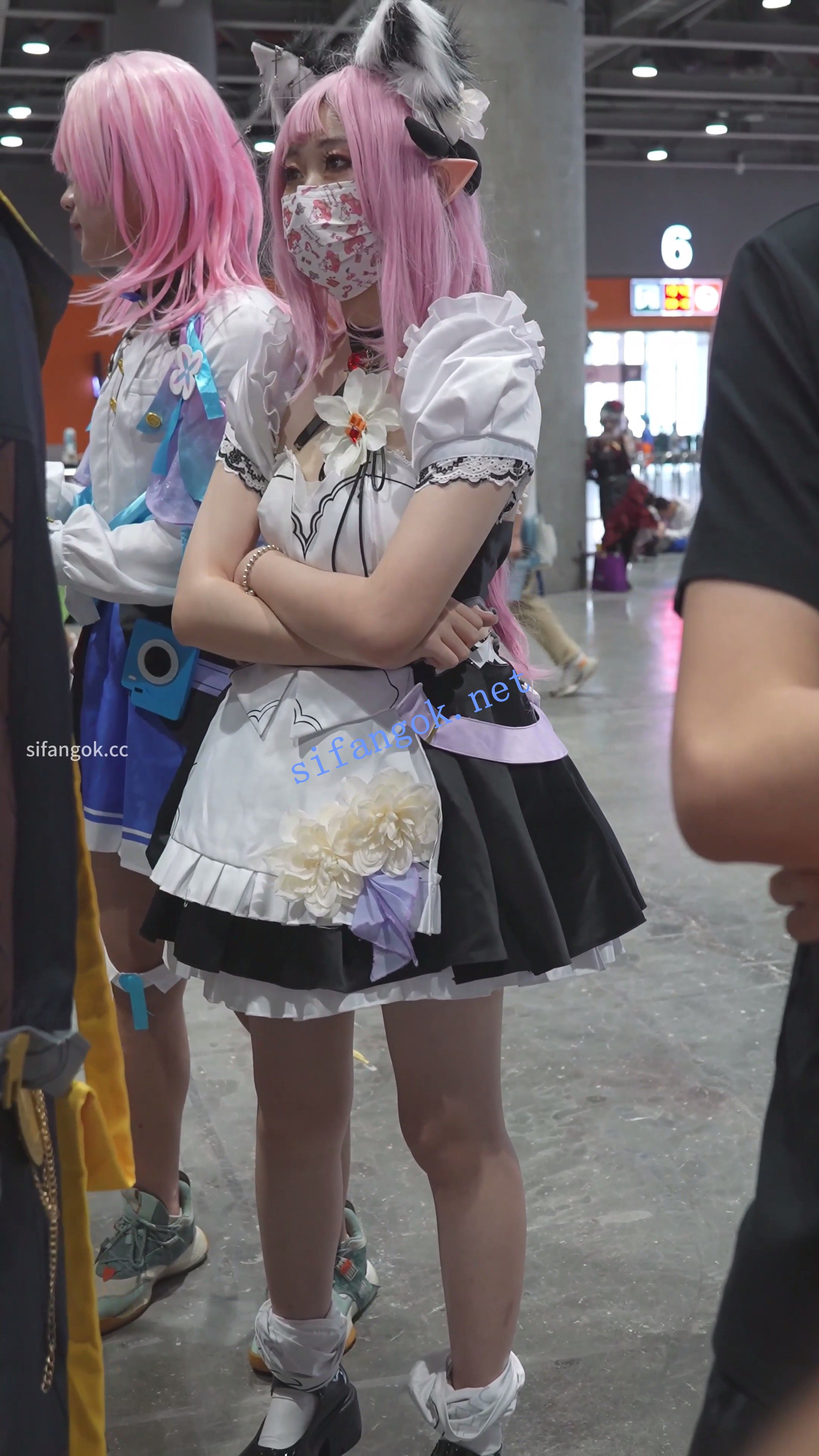 【xxn-336】两次CD粉发女仆小姐姐..第二天换了内裤继续被拍 预览图 1