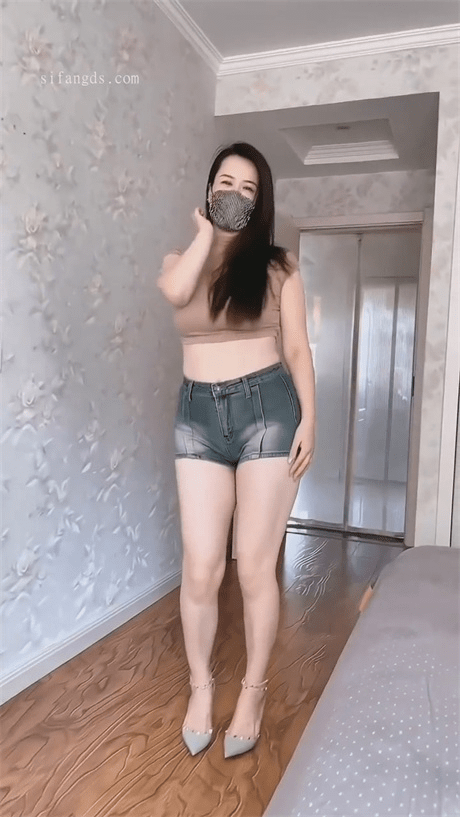 ❣️推荐❣️颜值熟女【lris】裸舞诱惑，大尺度掰逼展示，榨精小鲜肉，必须内射，熟女控必入13V 预览图 1