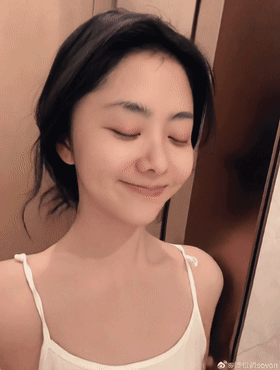 【AI推演网红脱衣】1206抖音网红口 啪啪 推演生成视频 极品 预览图 3