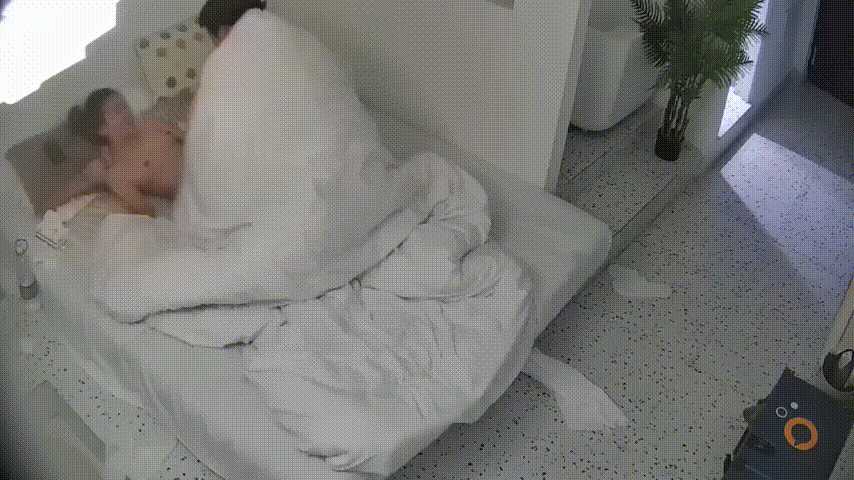 大学城 12-14 完整版 激情小情侣旅游住店 一进来就换衣开干 女生晃动的大奶子真让人稀罕 毛也不老少 预览图 5