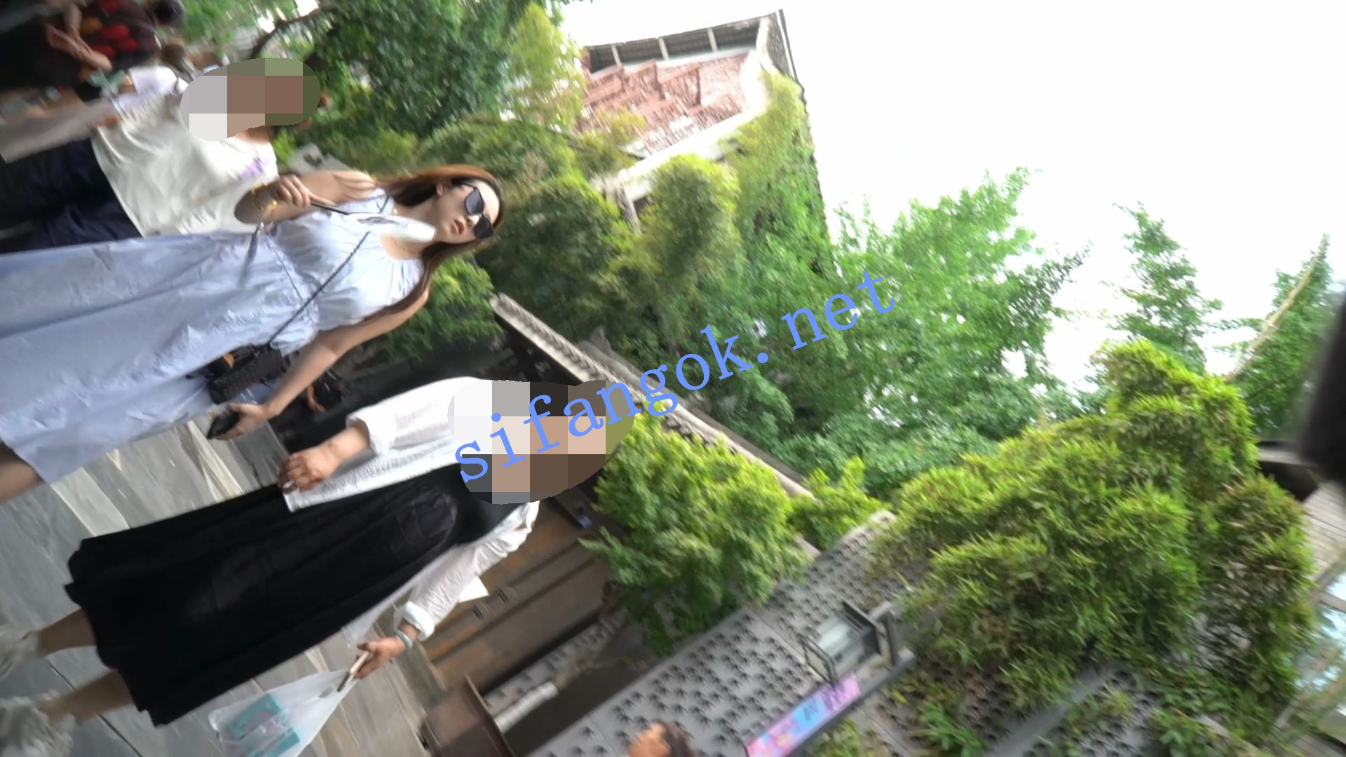 （空城原创）天蓝长裙小姐姐逛街，天蓝蕾丝边N紧裹肥臀 预览图 1