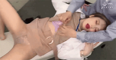 stsk197 B 卧槽这是什么迷幻春药啊，太强劲了，下药迷奸让少妇身体变得异常敏感！浑身发抖痉挛，本来脸很白，变成满脸通红 预览图 2