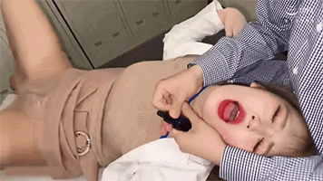 stsk197 B 卧槽这是什么迷幻春药啊，太强劲了，下药迷奸让少妇身体变得异常敏感！浑身发抖痉挛，本来脸很白，变成满脸通红 预览图 1