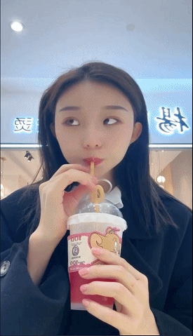 体操美少女下海【可可奶蛋】商场健身房公共场所露出跳蛋自慰喷水，高难度一字马瑜伽大尺度！ 预览图 31