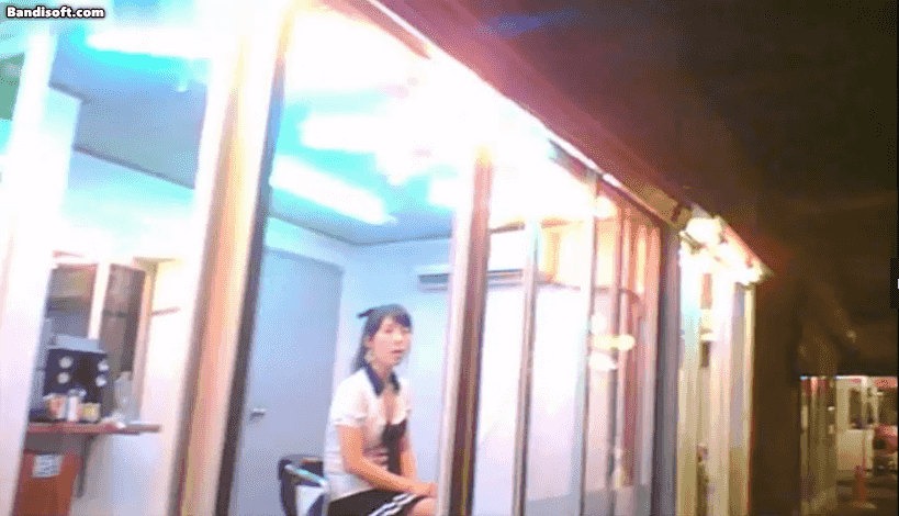 【韩国红灯区按摩偷拍】酷似杨幂的小姐很温柔 预览图 1