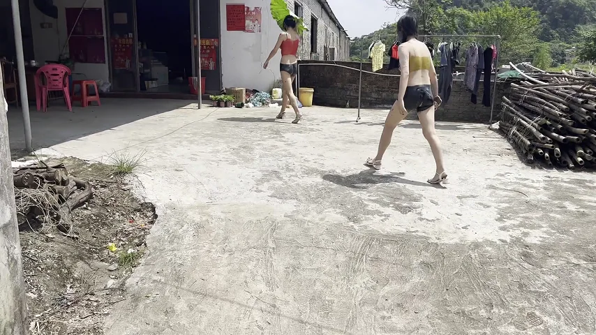 cikaimoon – 露出神人 大胆露出调戏大爷，颜料画成假衣服，街边露出 视频合集1-7弹+11月最新更新大合集【77V37G】 预览图 6