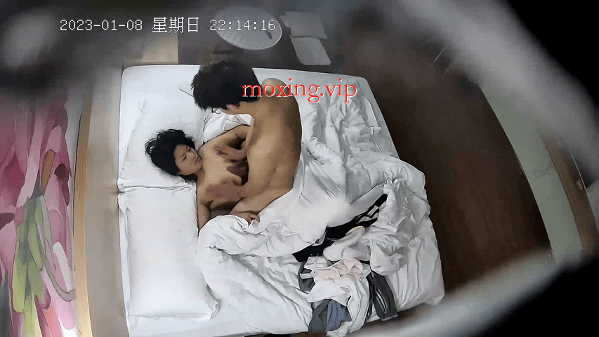 大学城周边酒店、钟点房偷拍合集，小情侣下课抽空午休也要来干一炮，甚至有些甚至不换校服着急开房，part2 预览图 14