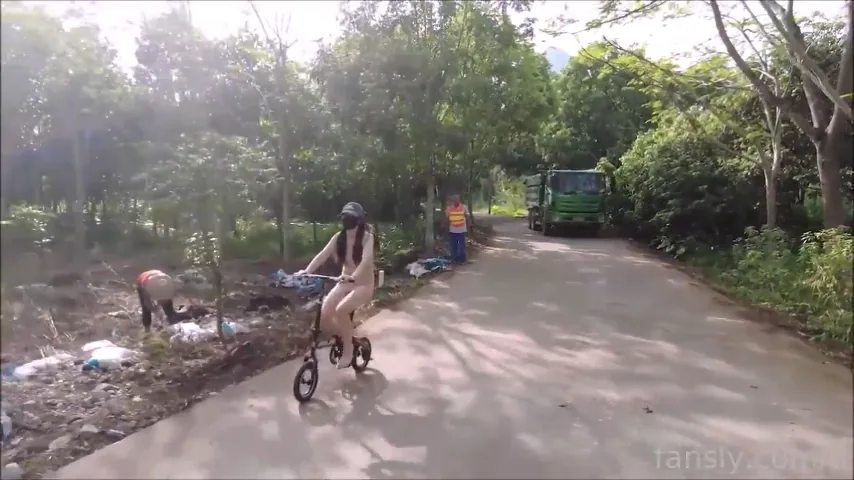 cikaimoon – 露出神人 大胆露出调戏大爷，颜料画成假衣服，街边露出 视频合集1-7弹+11月最新更新大合集【77V37G】 预览图 10