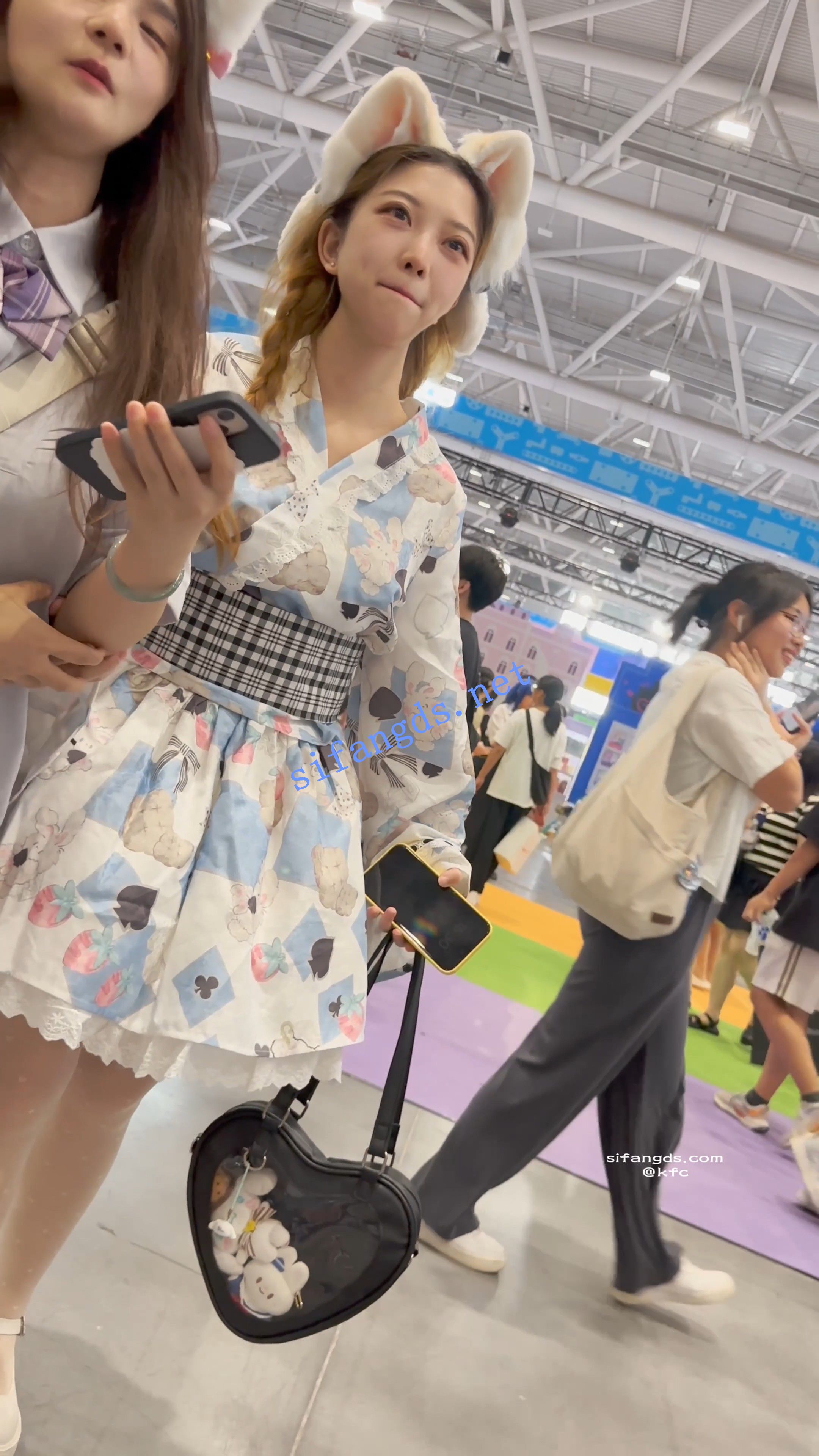 【KFC】三部小短片合集·黑丝肉丝白丝·肉丝少妇穿了粉透明内 预览图 3