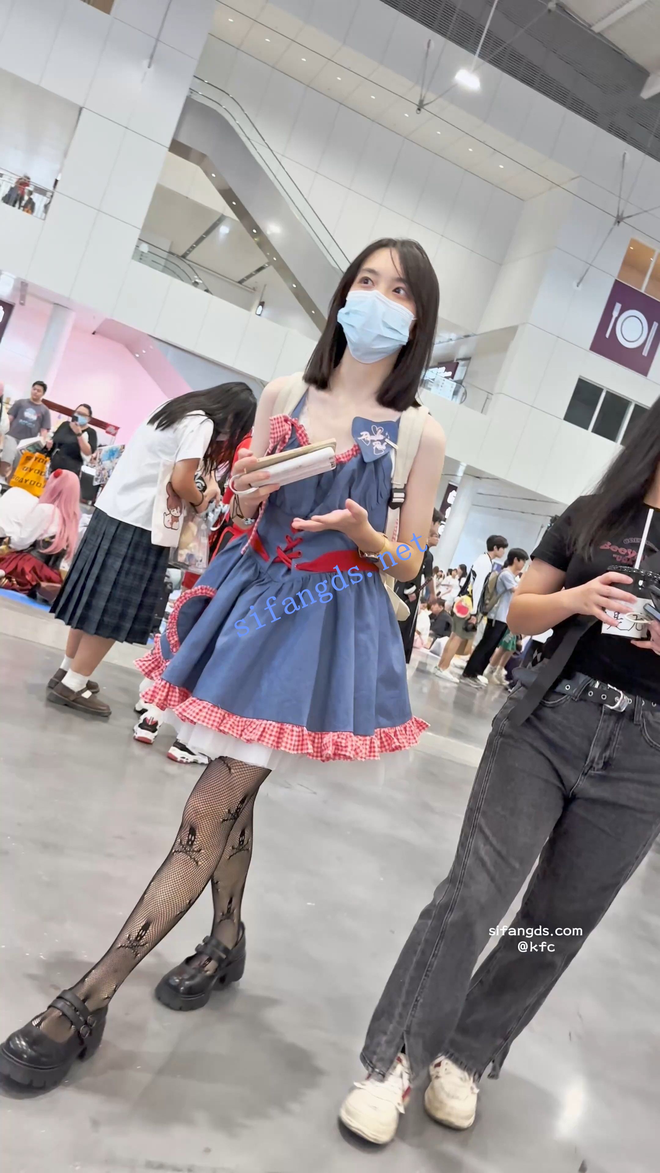 【KFC】三部小短片合集·黑丝肉丝白丝·肉丝少妇穿了粉透明内 预览图 1