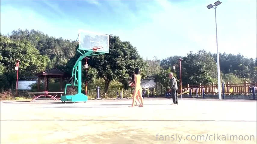 cikaimoon – 露出神人 大胆露出调戏大爷，颜料画成假衣服，街边露出 视频合集1-7弹+11月最新更新大合集【77V37G】 预览图 2