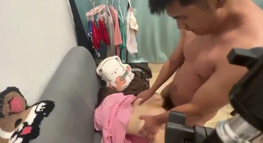 小情侣自拍泄密，苗条清纯美女被男友各种姿势抽插无套内射[27V17.5G] 预览图 27