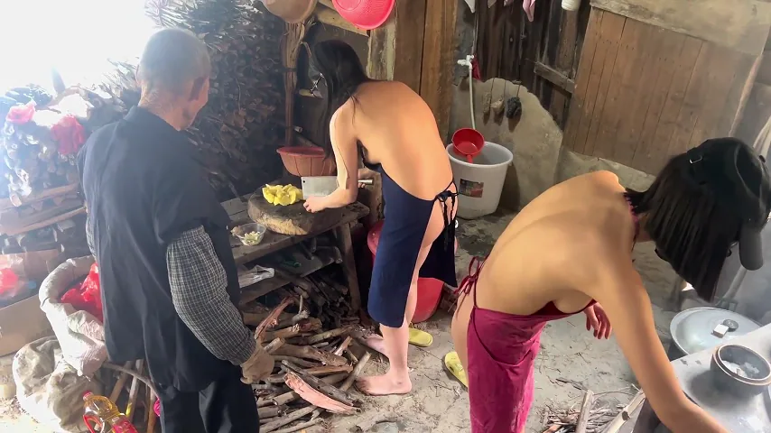 cikaimoon – 露出神人 大胆露出调戏大爷，颜料画成假衣服，街边露出 视频合集1-7弹+11月最新更新大合集【77V37G】 预览图 1