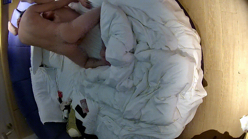 情趣台 1-11 男人想强迫女人含鸡巴 未果后抗起双腿就是操 报复性两炮全都内射 估计想让别人喜当爹 预览图 6