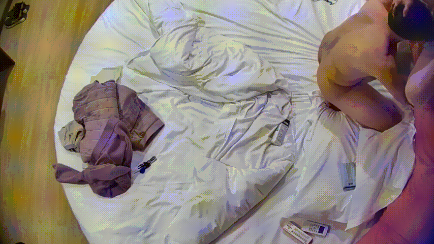 情趣台 1-15 这大姐真猛 奶大毛长欲望强 坐床头让男人舔逼 男人操不过瘾 自己坐上去动 这幅度谁受得住 预览图 3