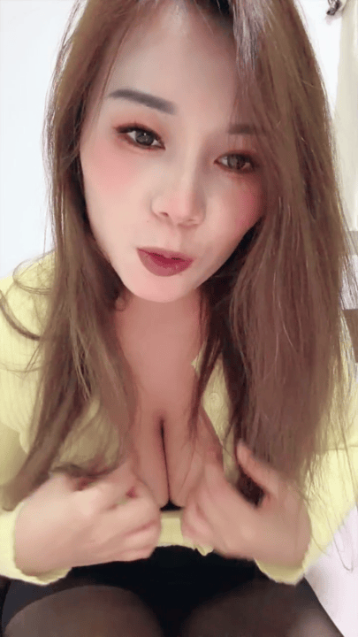 【厂里少妇】气质大奶熟妇黑丝高跟道具自慰深喉舌吻无套大力骑乘后入10月27-11月4 预览图 12