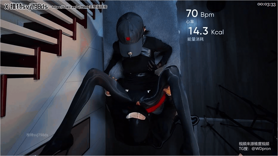 推特黄网艺术大师唯美与性爱博主，超级美腿淫娃「SVJ798DS」《厚黑第一人称》顶级淫妻身材超级好视角第一人称淫语丝袜插 预览图 1