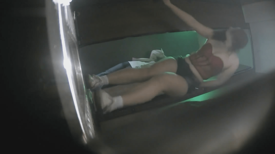 一月新流出❤️酒吧女厕后拍绿光系列❤️近视角高清后拍长靴红裙性感的蜜桃臀穴美 预览图 1