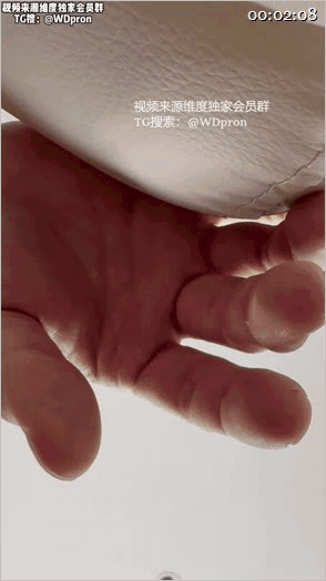 【独家更新】《微胖BBW大奶母狗》约啪反差母狗，妹子是真的骚货，微胖的女孩水是真的多，插进去特别爽，抓着她的奶子就是狠狠抽插 预览图 1