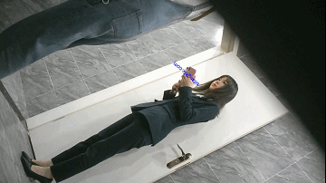 私房大神流出【隔墙有眼】经典厕拍，作死小能手的惊魂抄底神作大合集！ 预览图 24