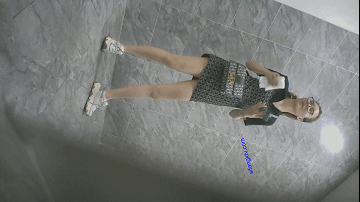 私房大神流出【隔墙有眼】经典厕拍，作死小能手的惊魂抄底神作大合集！ 预览图 30